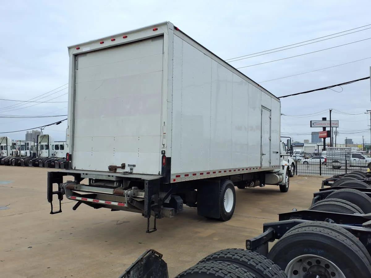 2018 International 4300 in Dallas, TX — photo 4
