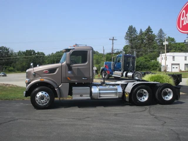 2020 Peterbilt 567 in BUTLER, PA — photo 2