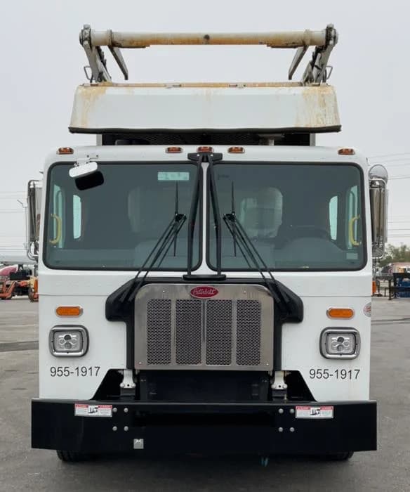 2025 Peterbilt 520 — photo 4