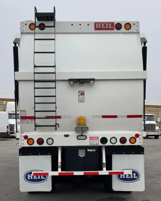 2025 Peterbilt 520 — photo 6