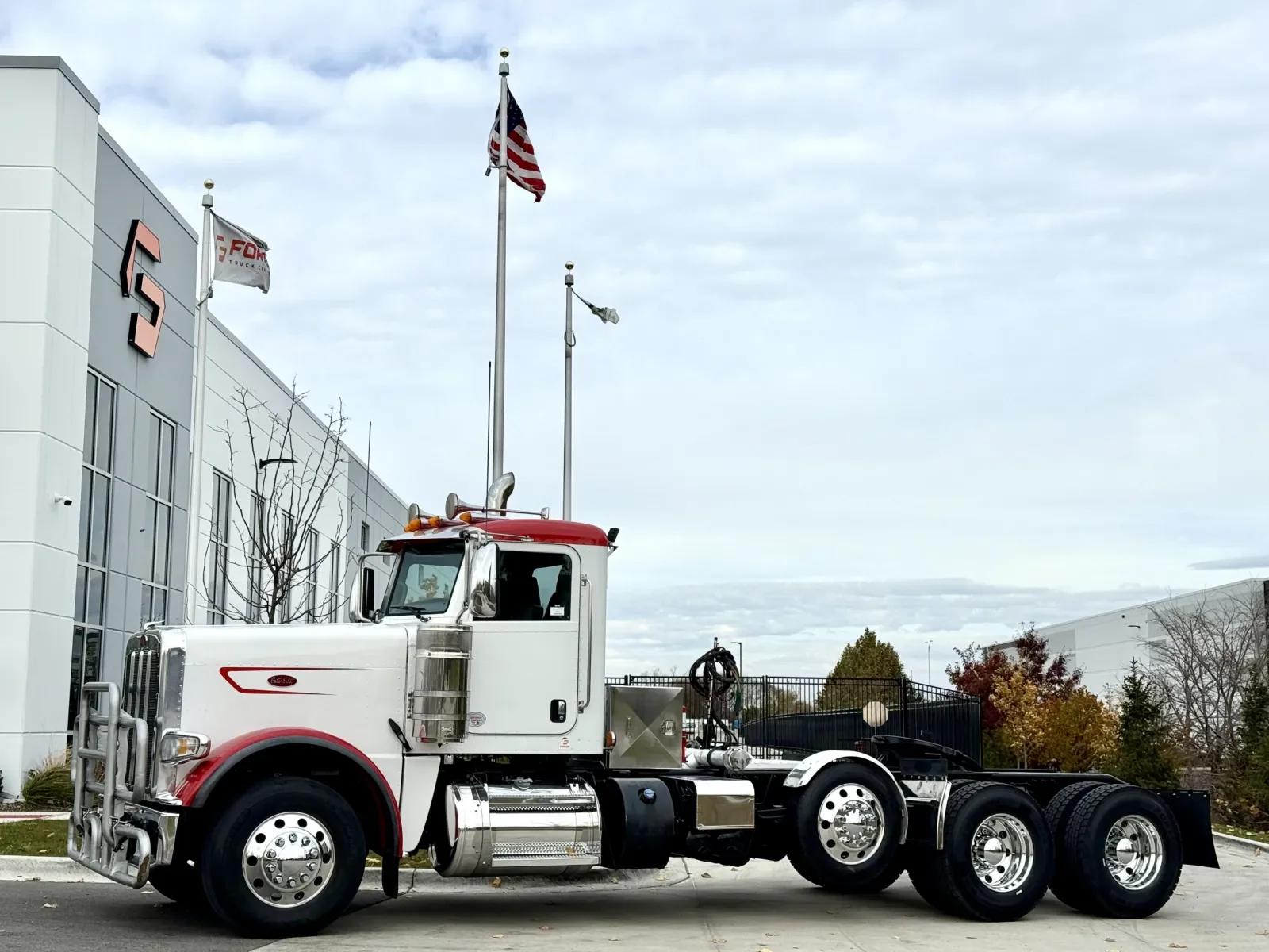 2023 Peterbilt 389