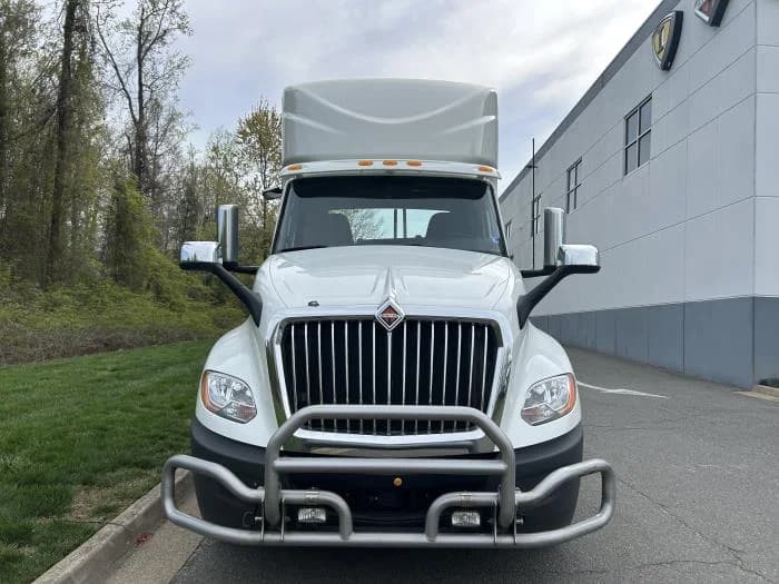 2023 International LT — photo 4