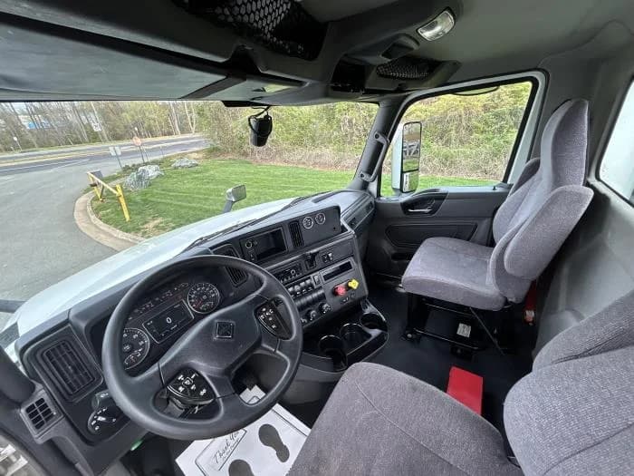 2023 International LT — photo 15