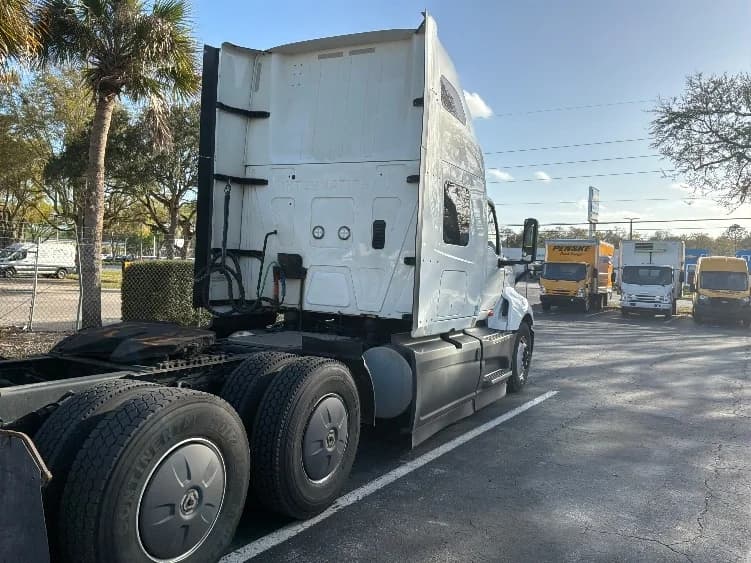 2023 International LT in Pensacola, FL — photo 7