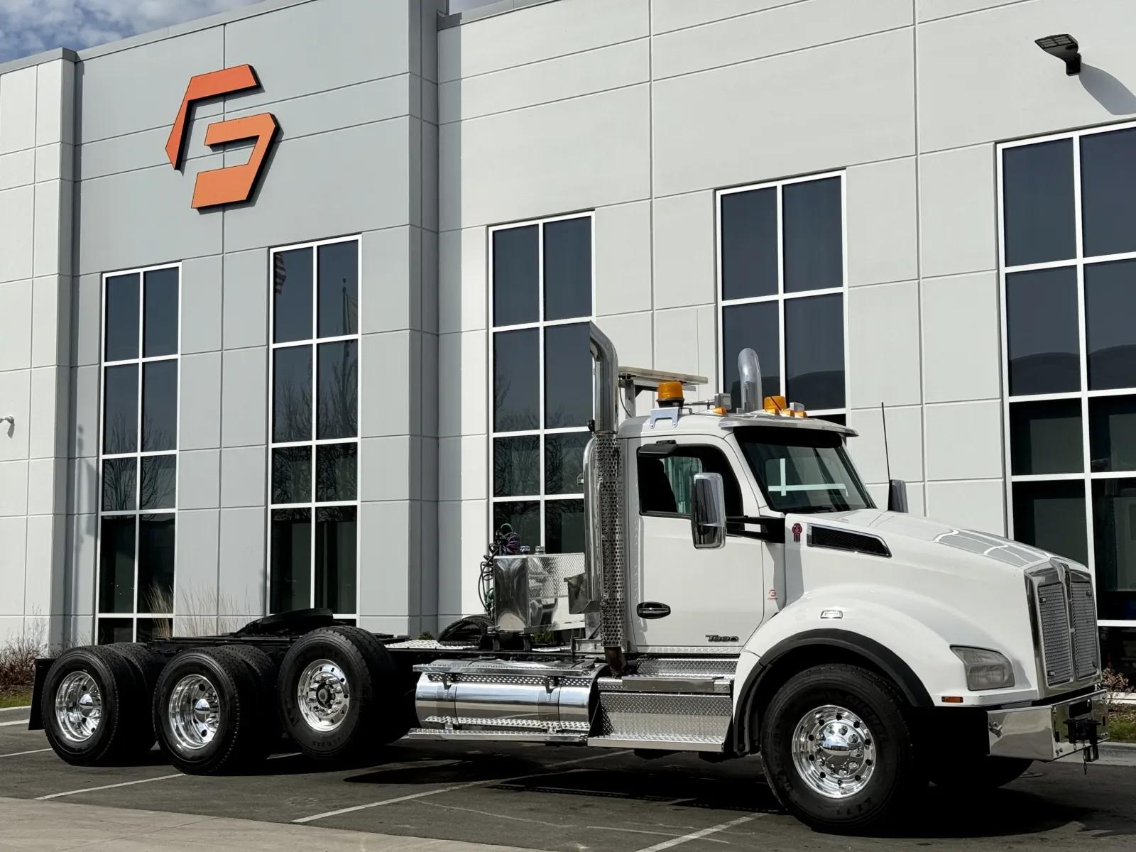2019 Kenworth T880 in New Lenox, IL — photo 2