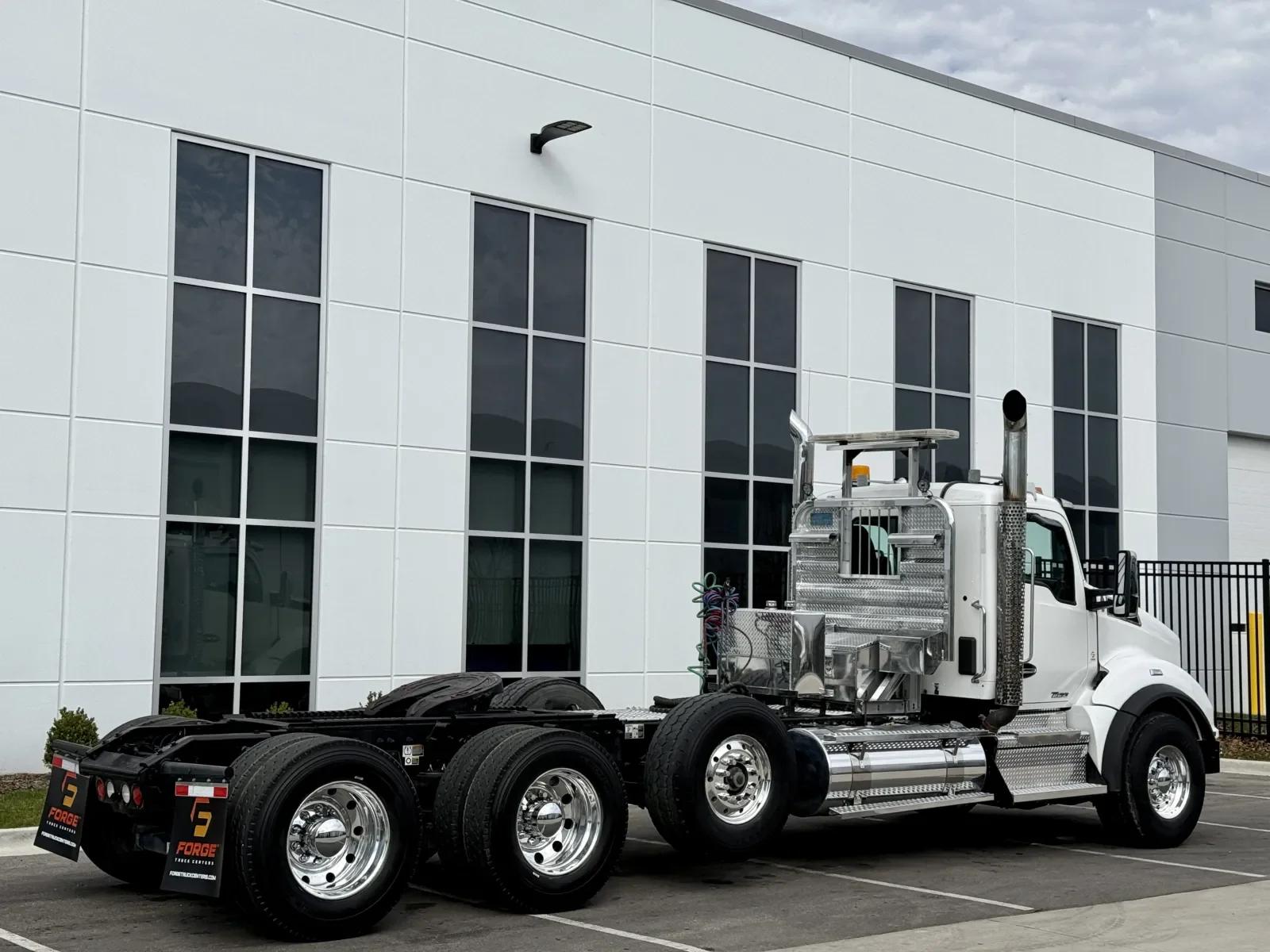 2019 Kenworth T880 in New Lenox, IL — photo 5