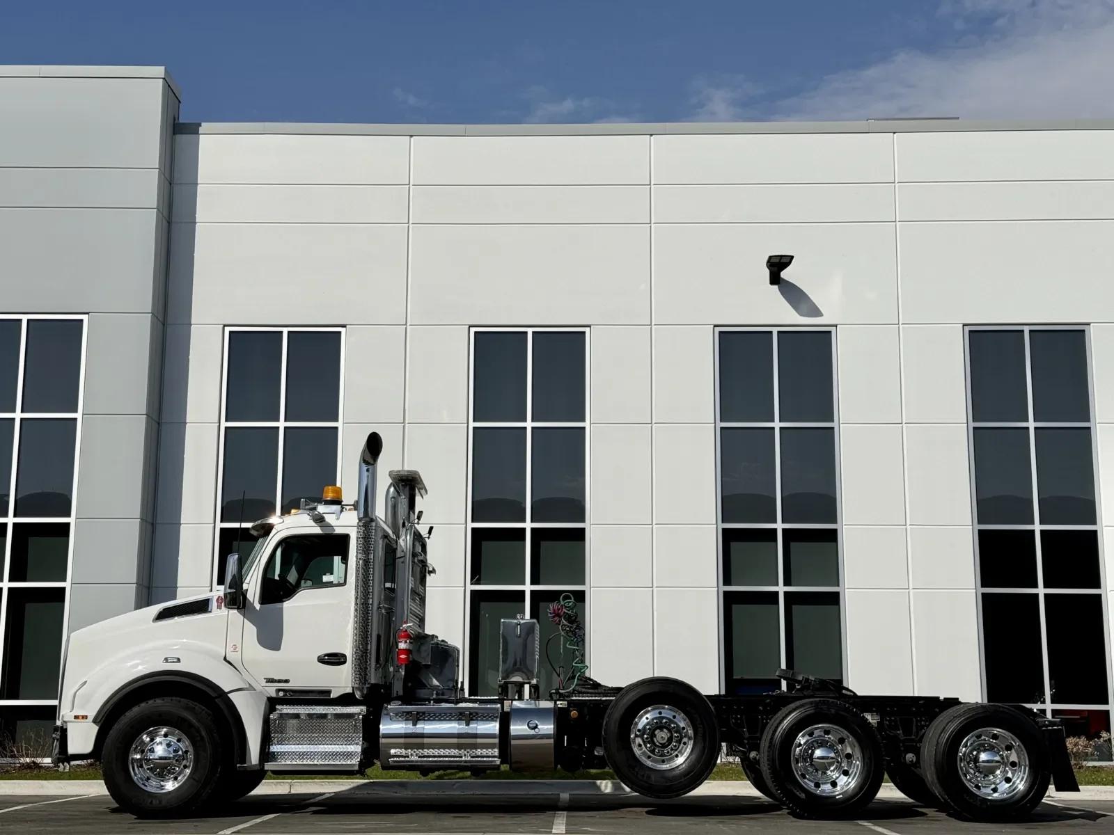 2019 Kenworth T880 in New Lenox, IL — photo 4