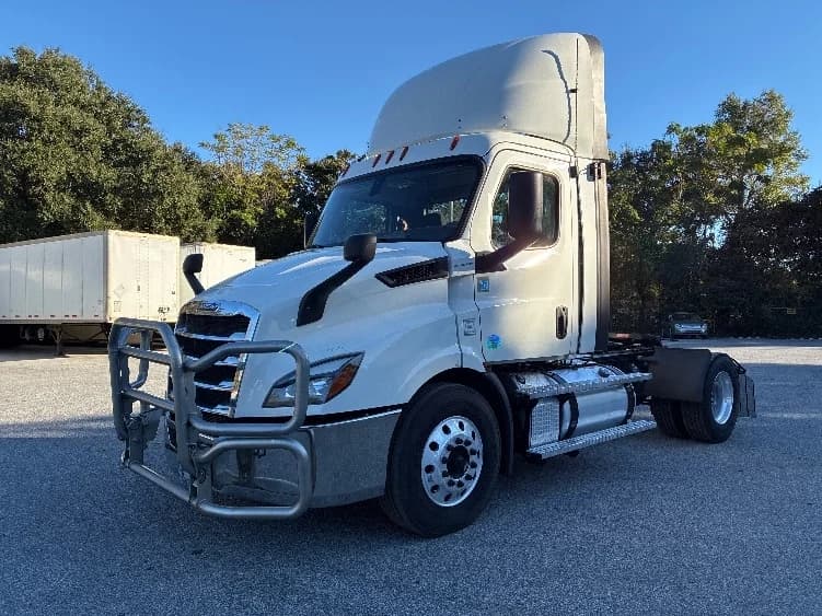 2020 Freightliner Cascadia in Pensacola, FL — photo 3