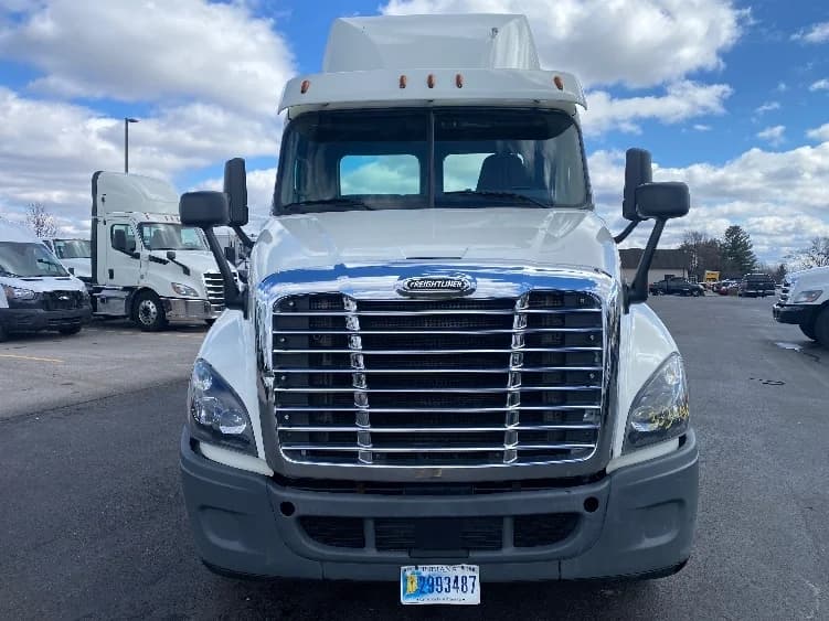 2018 Freightliner Cascadia in Piqua, OH — photo 2