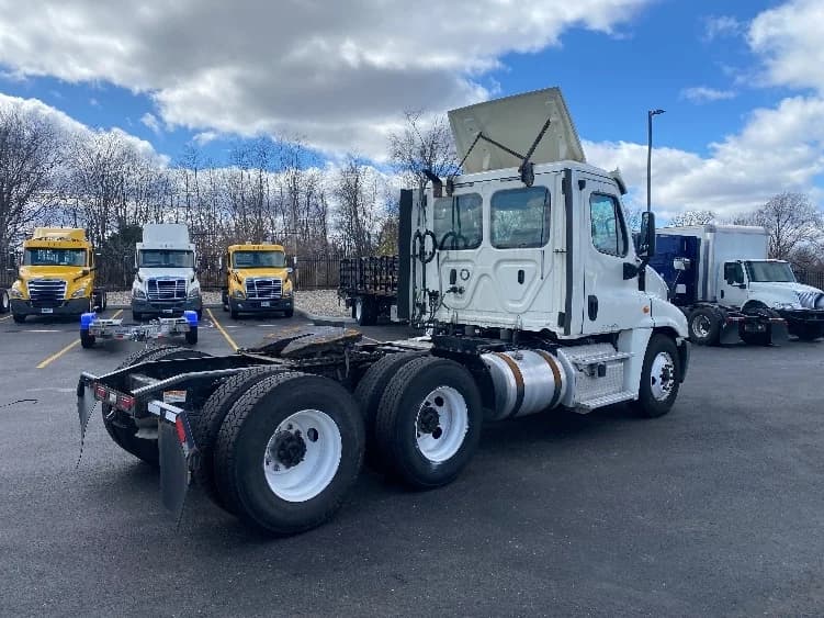 2018 Freightliner Cascadia in Piqua, OH — photo 7