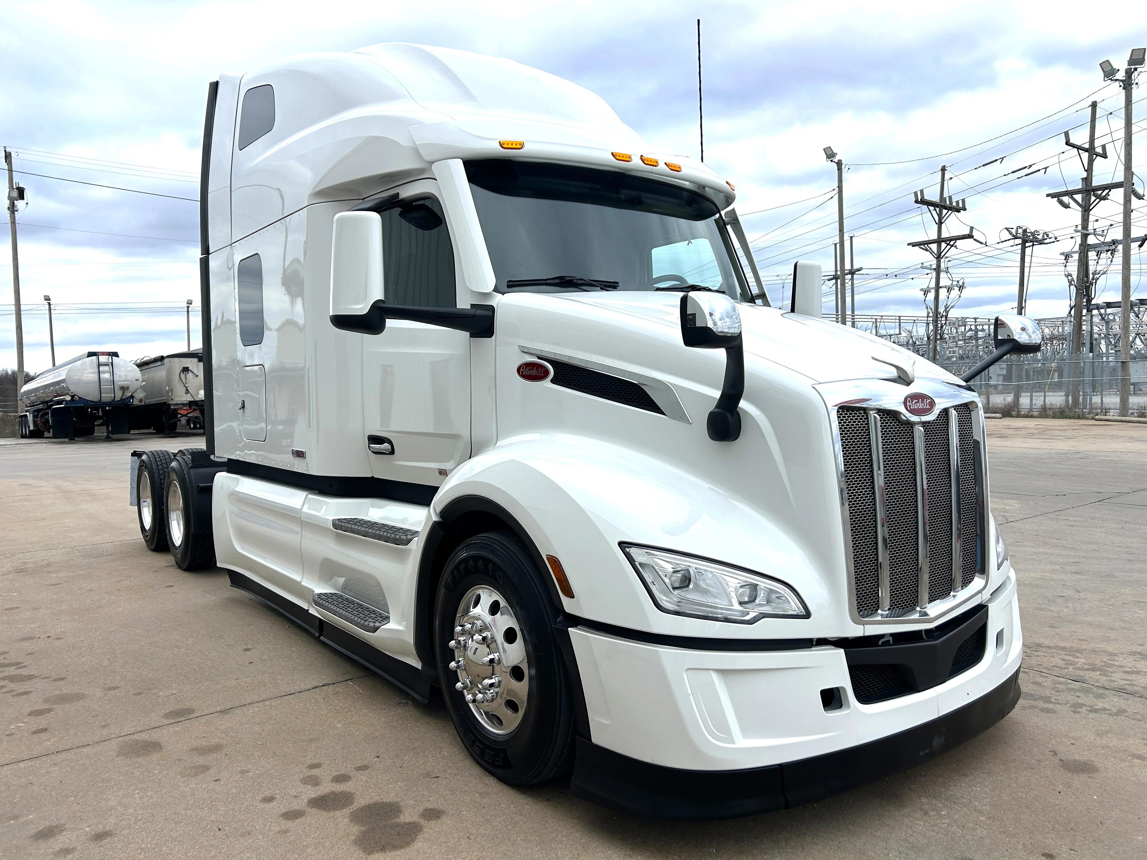 2025 Peterbilt 579 in Springfield, MO — photo 3