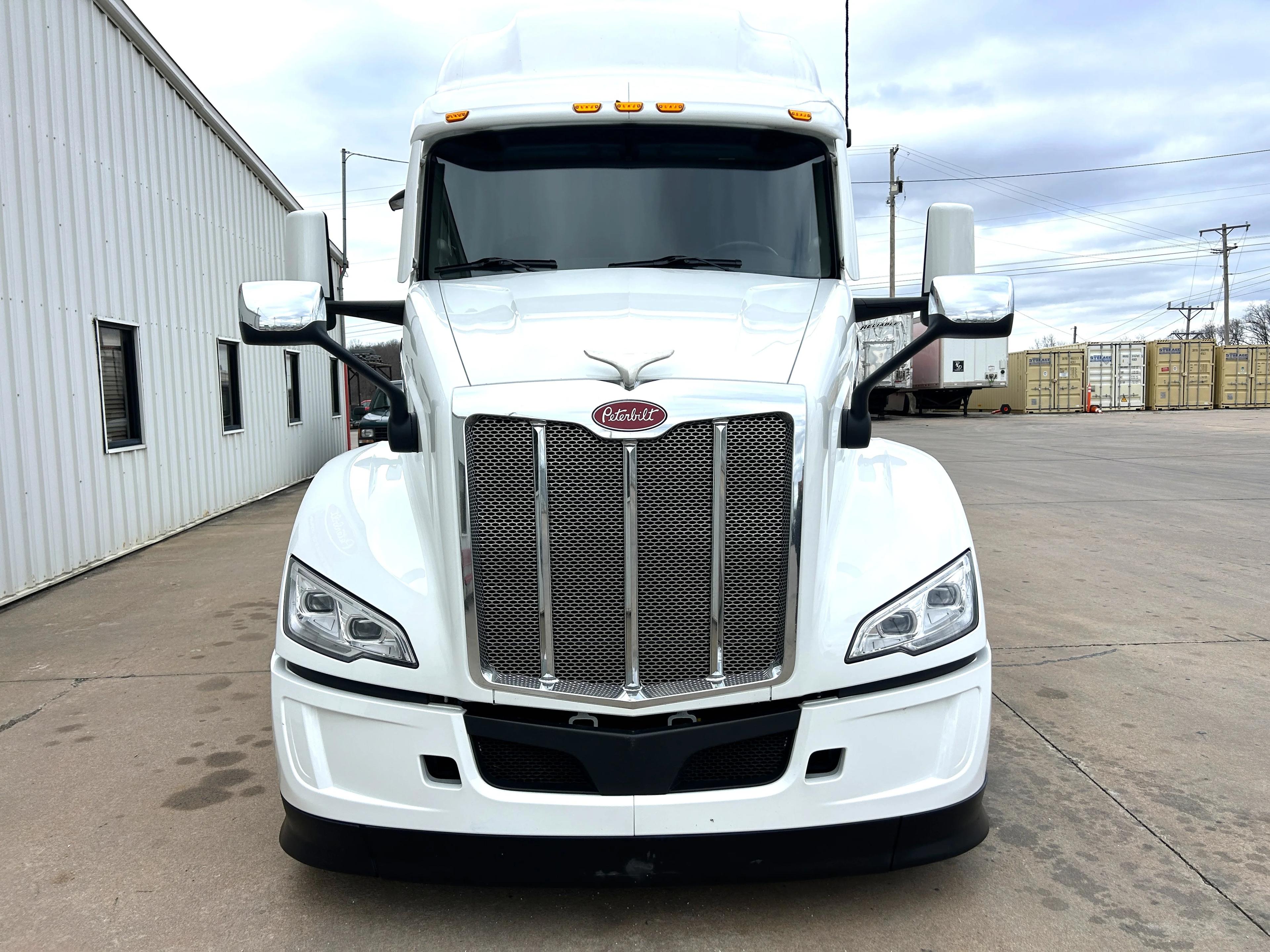 2025 Peterbilt 579 in Springfield, MO — photo 2