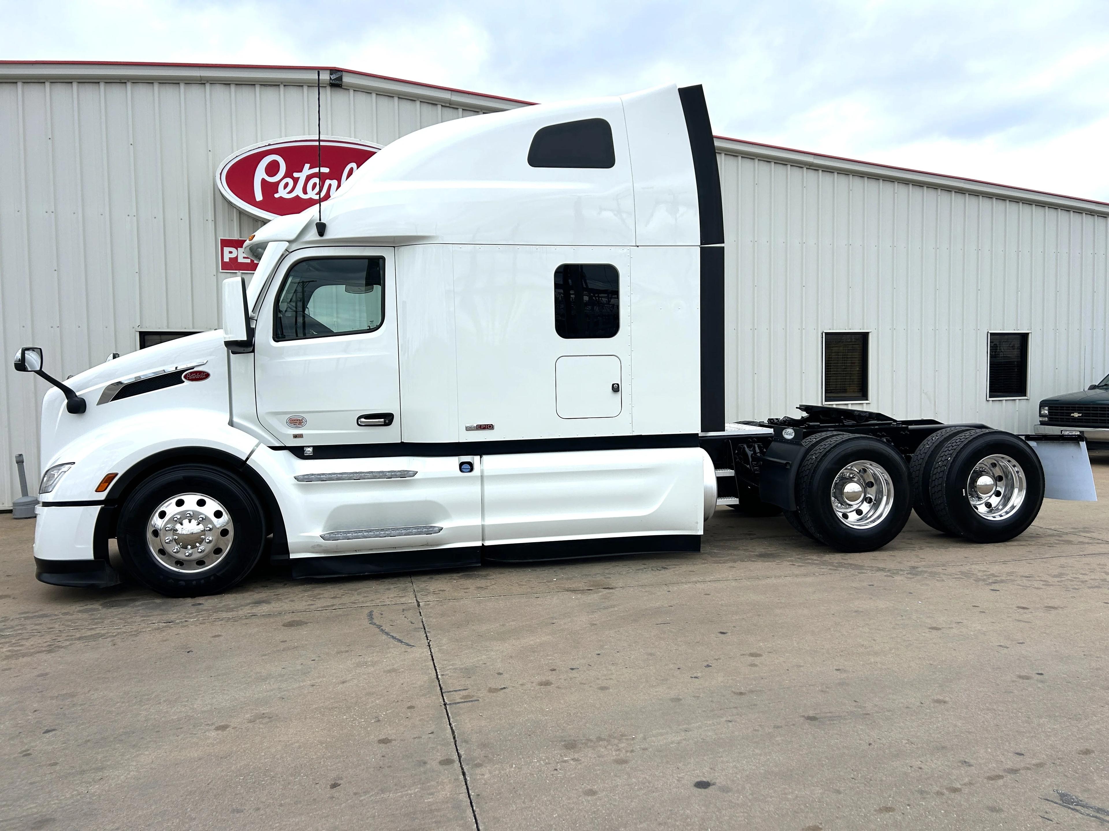 2025 Peterbilt 579 in Springfield, MO — photo 4