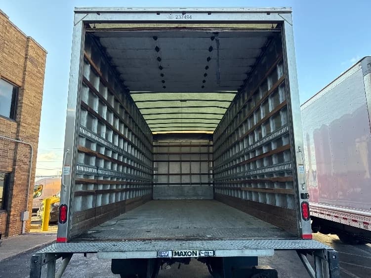 2019 Freightliner M2 106 in Baltimore, MD — photo 8