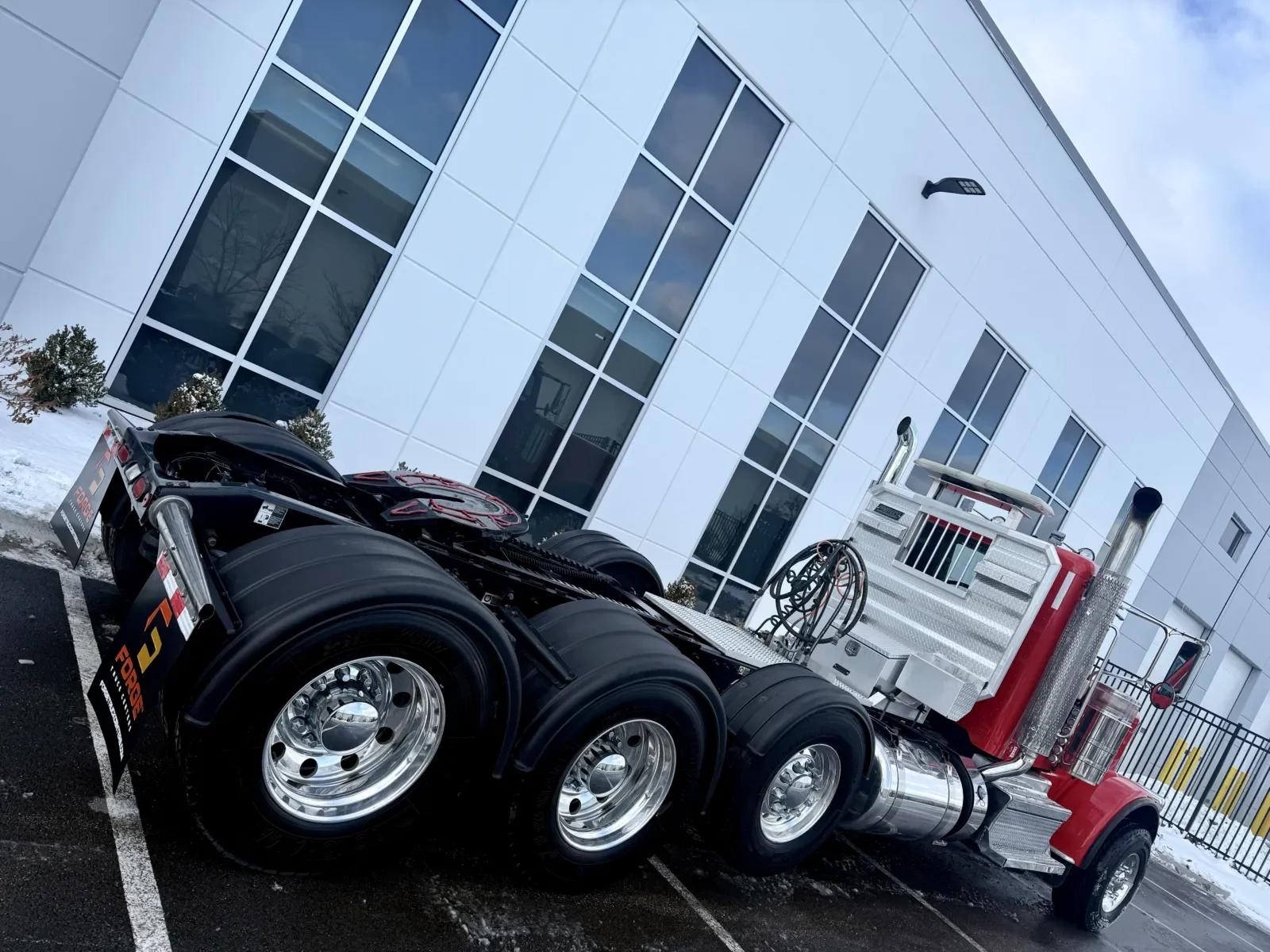 2019 Peterbilt 389 in New Lenox, IL — photo 11