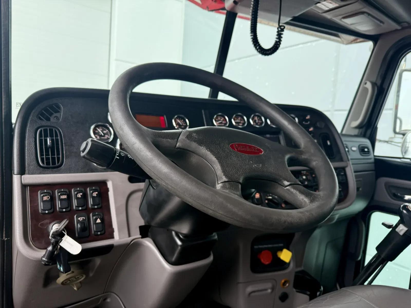 2019 Peterbilt 389 in New Lenox, IL — photo 15