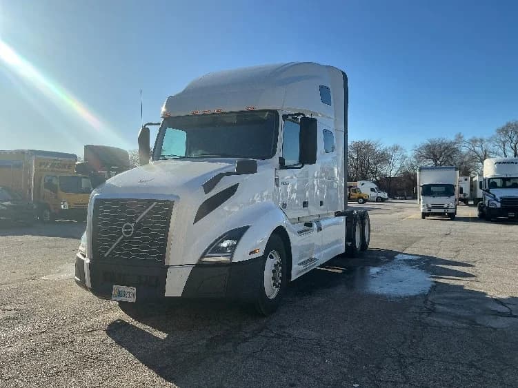 2023 Volvo VNL 760 in East Chicago, IN — photo 3