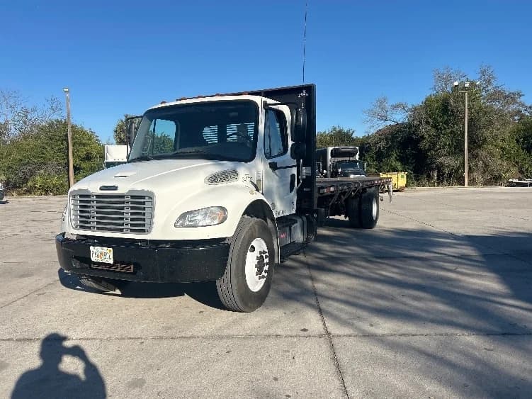 2020 Freightliner M2 106 in Tampa, FL — photo 3