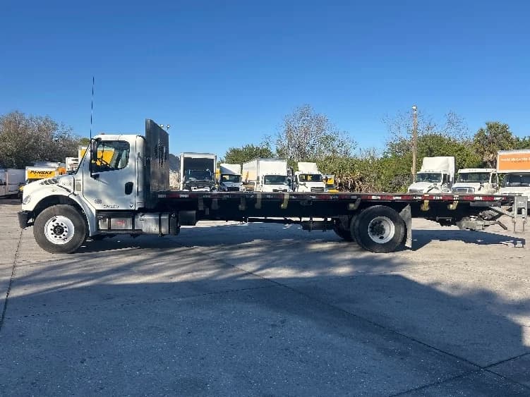 2020 Freightliner M2 106 in Tampa, FL — photo 4