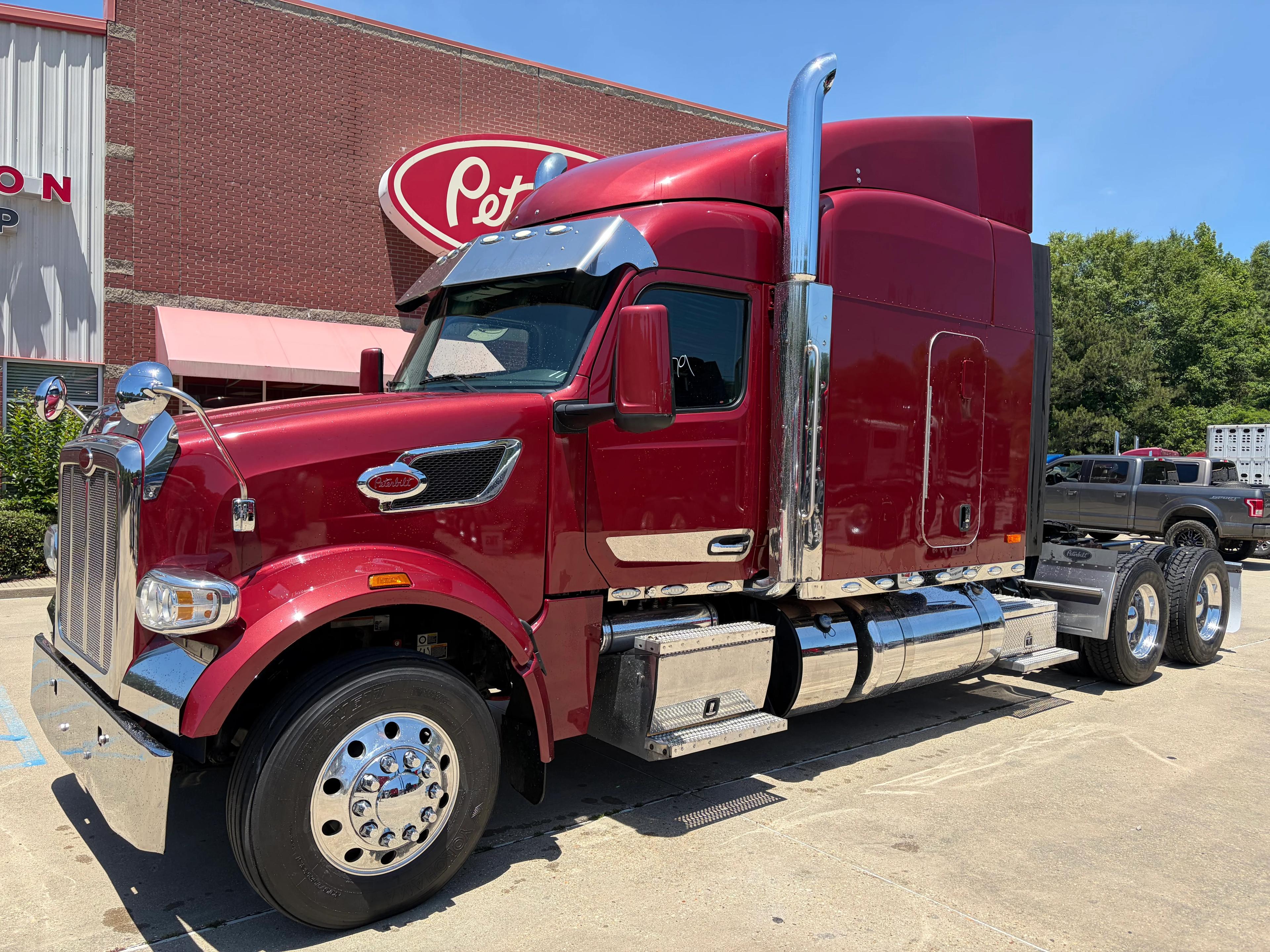 2022 Peterbilt 567 in Hattiesburg, MS