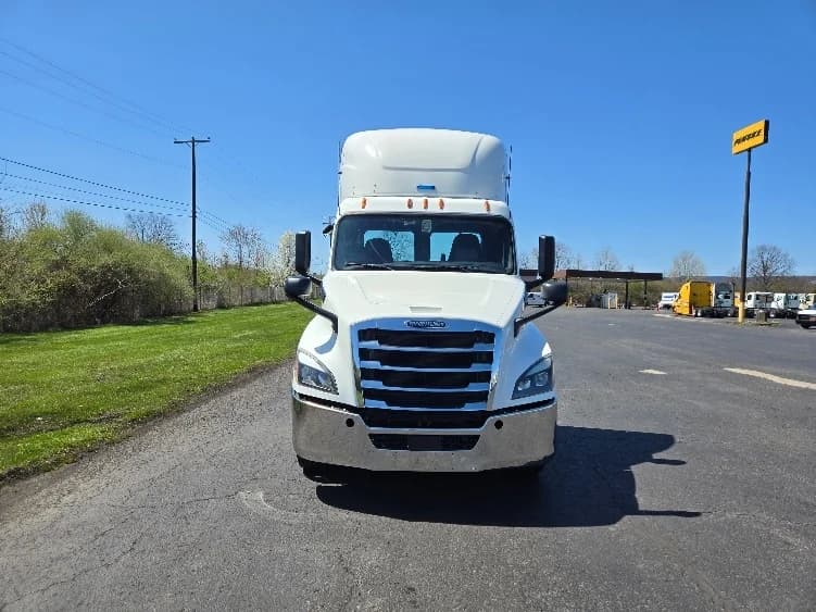 2019 Freightliner Cascadia in White Deer, PA — photo 2