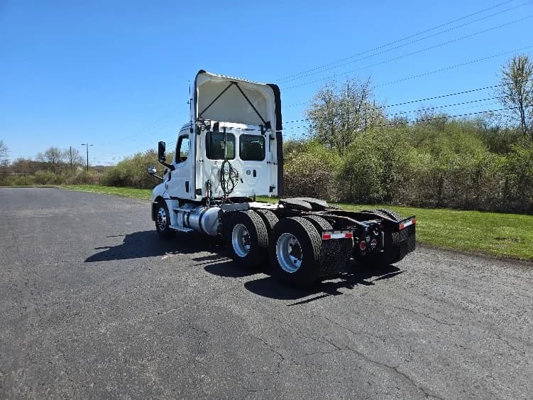 2019 Freightliner Cascadia in White Deer, PA — photo 5