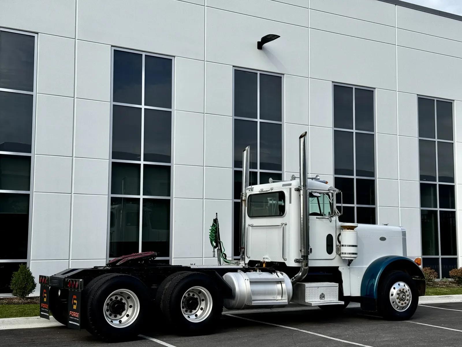 1998 Peterbilt 379 in New Lenox, IL — photo 5