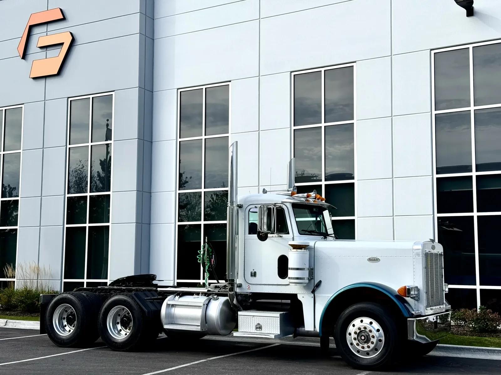 1998 Peterbilt 379 in New Lenox, IL — photo 2