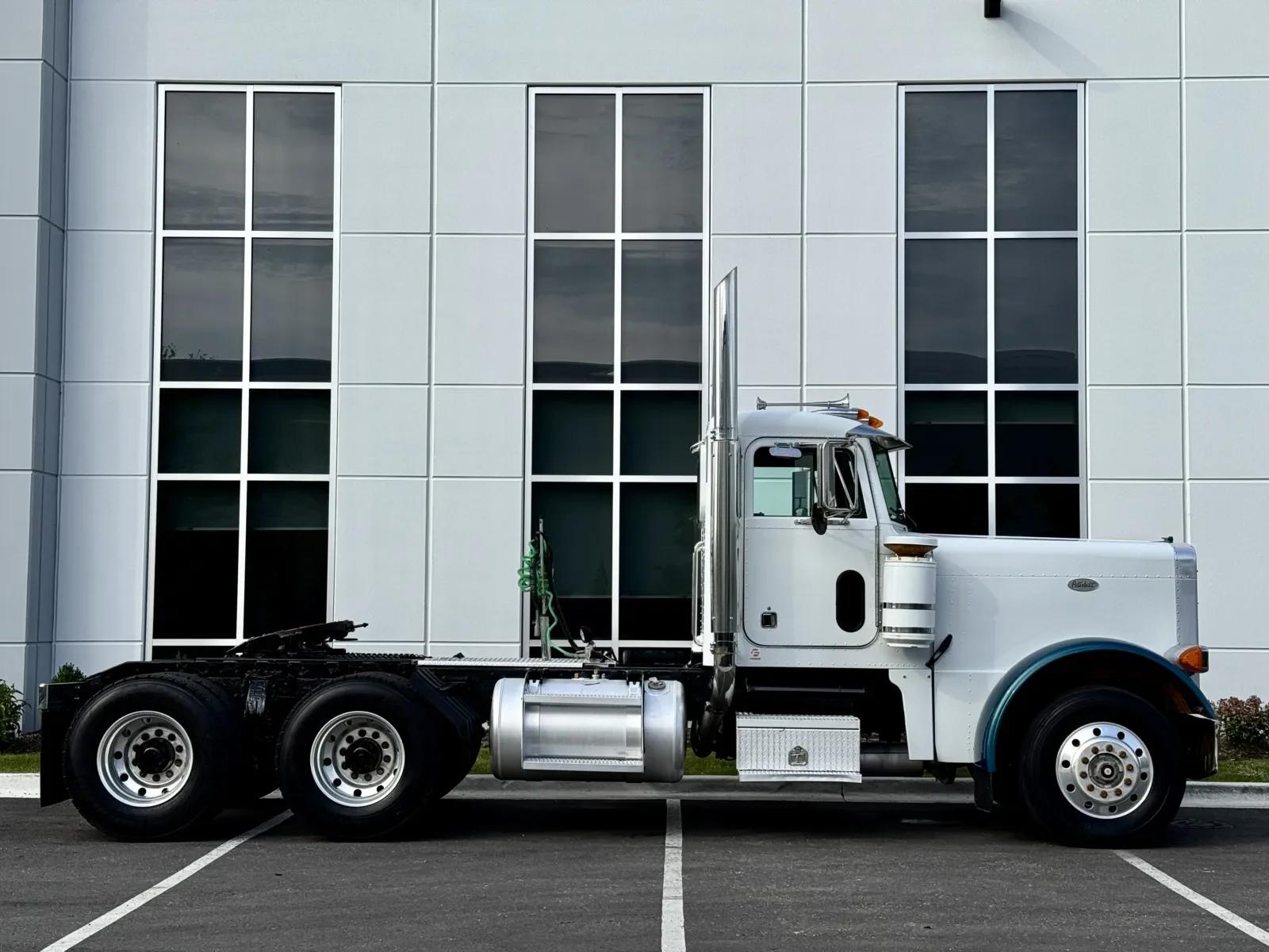 1998 Peterbilt 379 in New Lenox, IL — photo 3