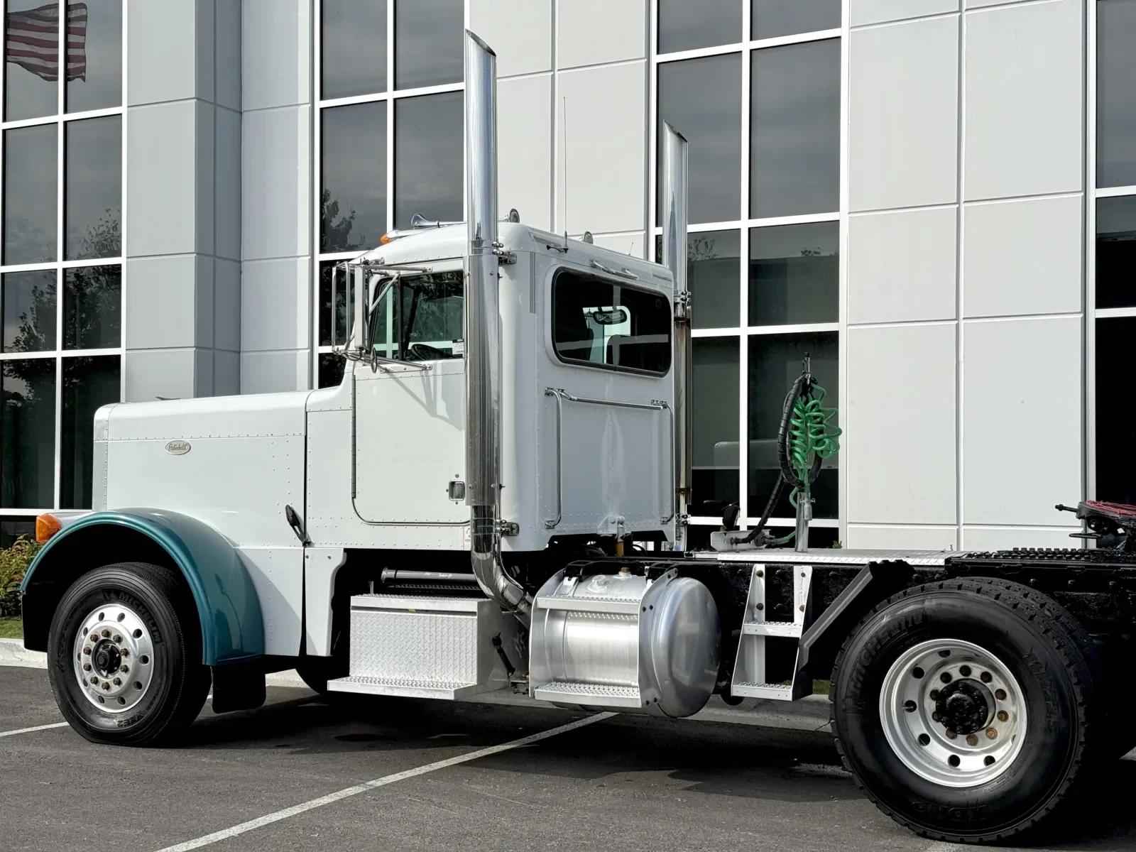 1998 Peterbilt 379 in New Lenox, IL — photo 8