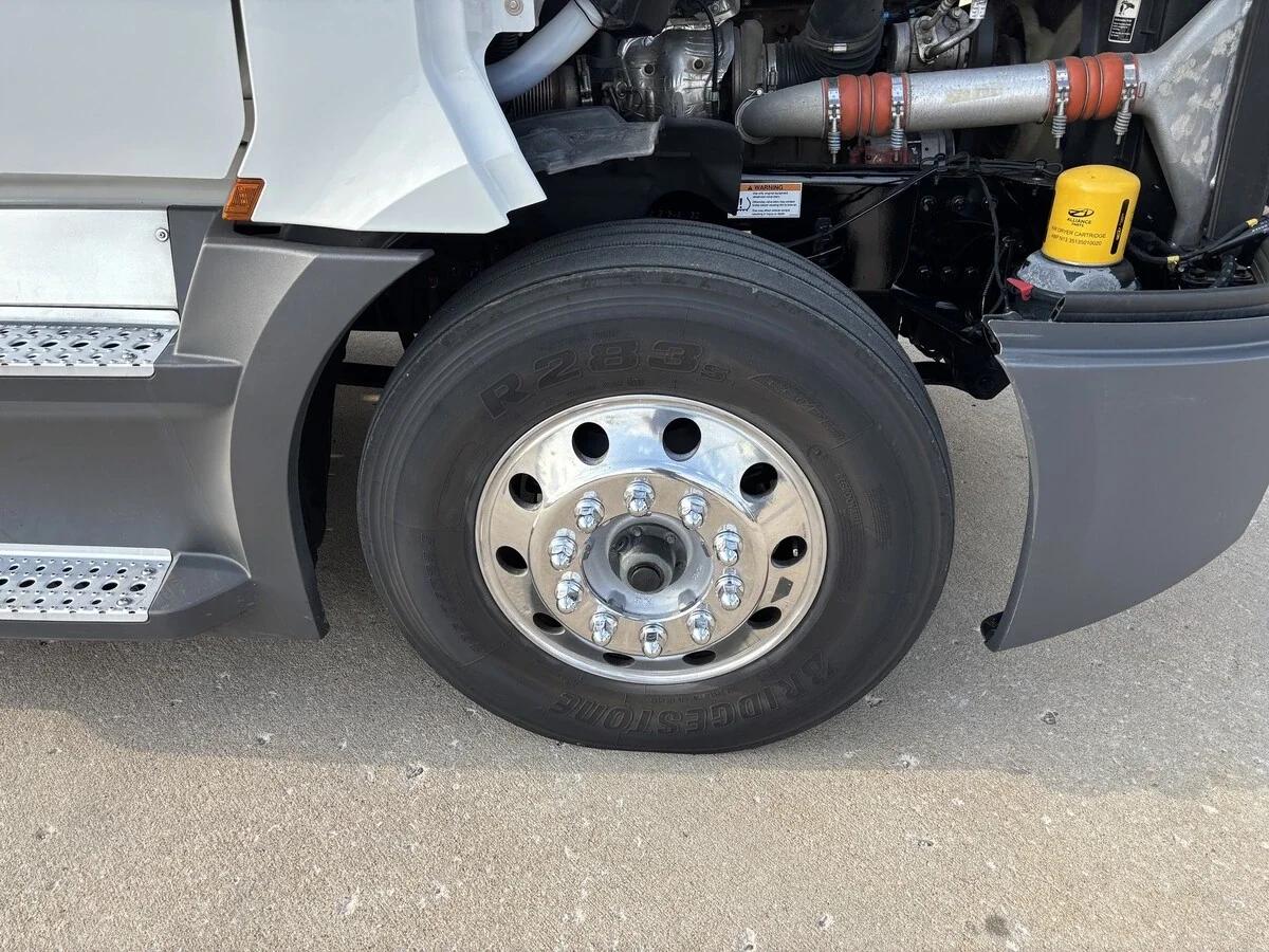 2024 Freightliner Cascadia — photo 29