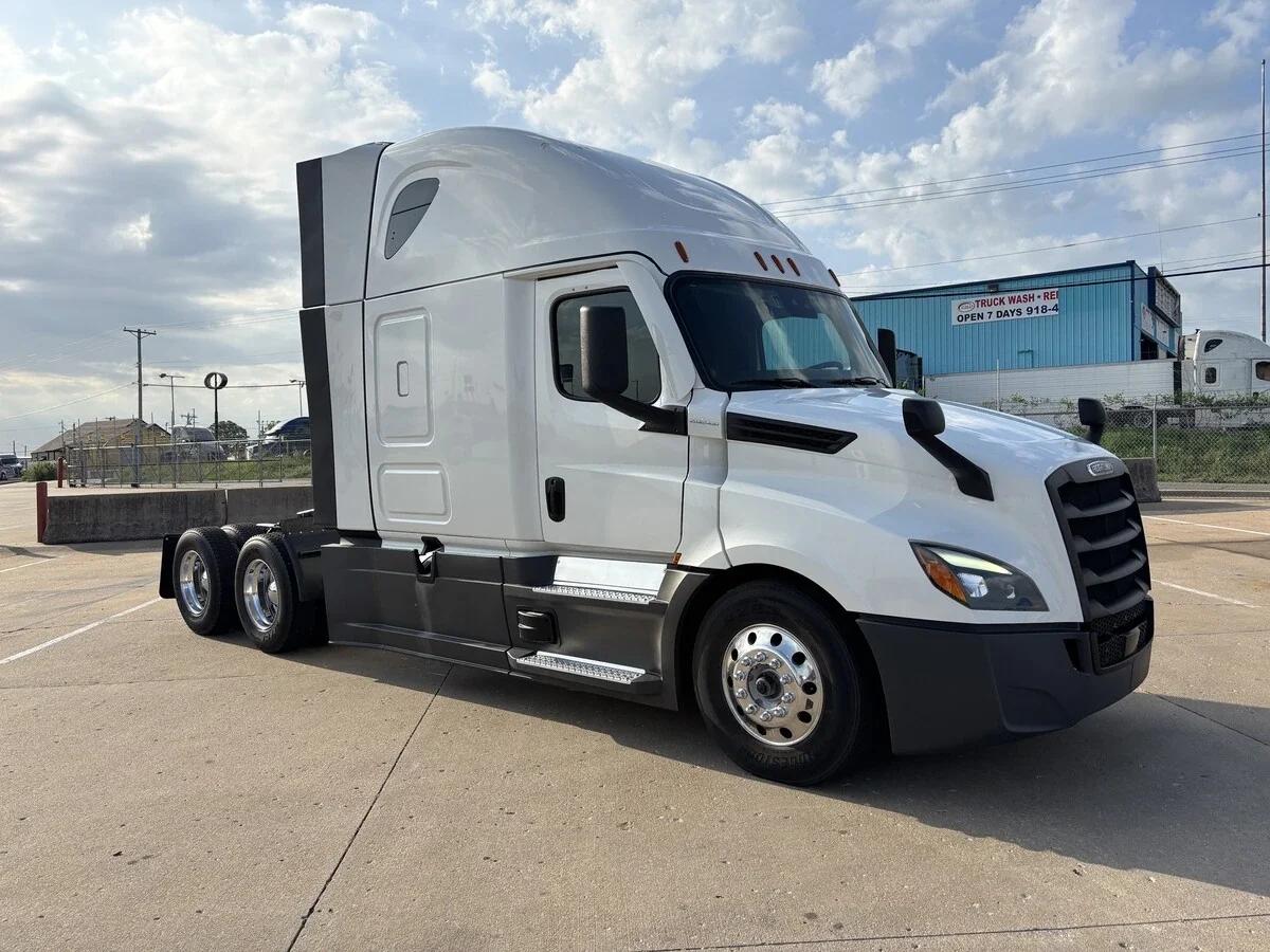 2024 Freightliner Cascadia — photo 5