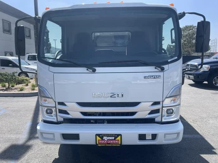 2025 Isuzu NRR in Whittier, CA — photo 9