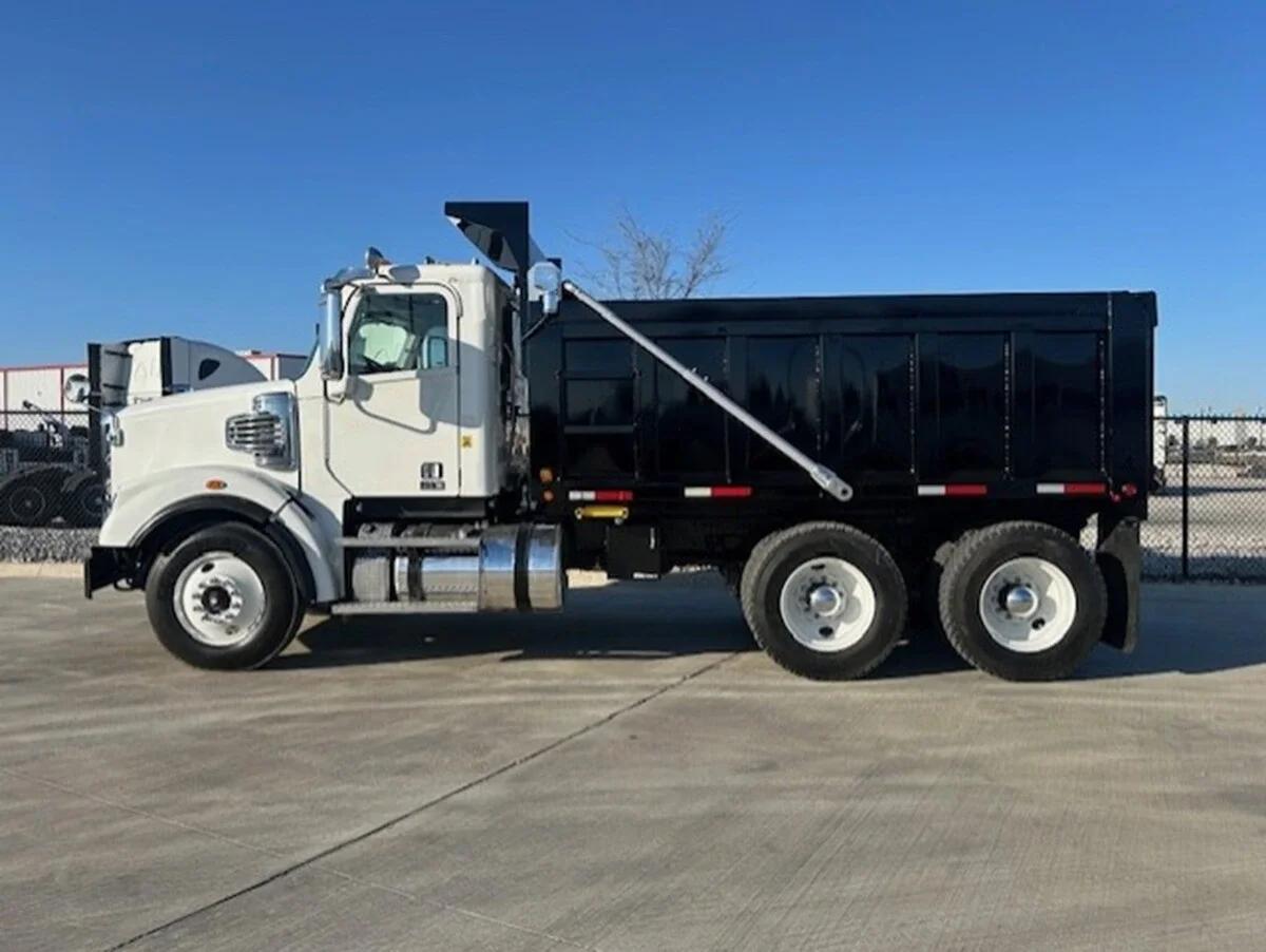 2021 Freightliner 122SD in Fort Worth, TX — photo 2
