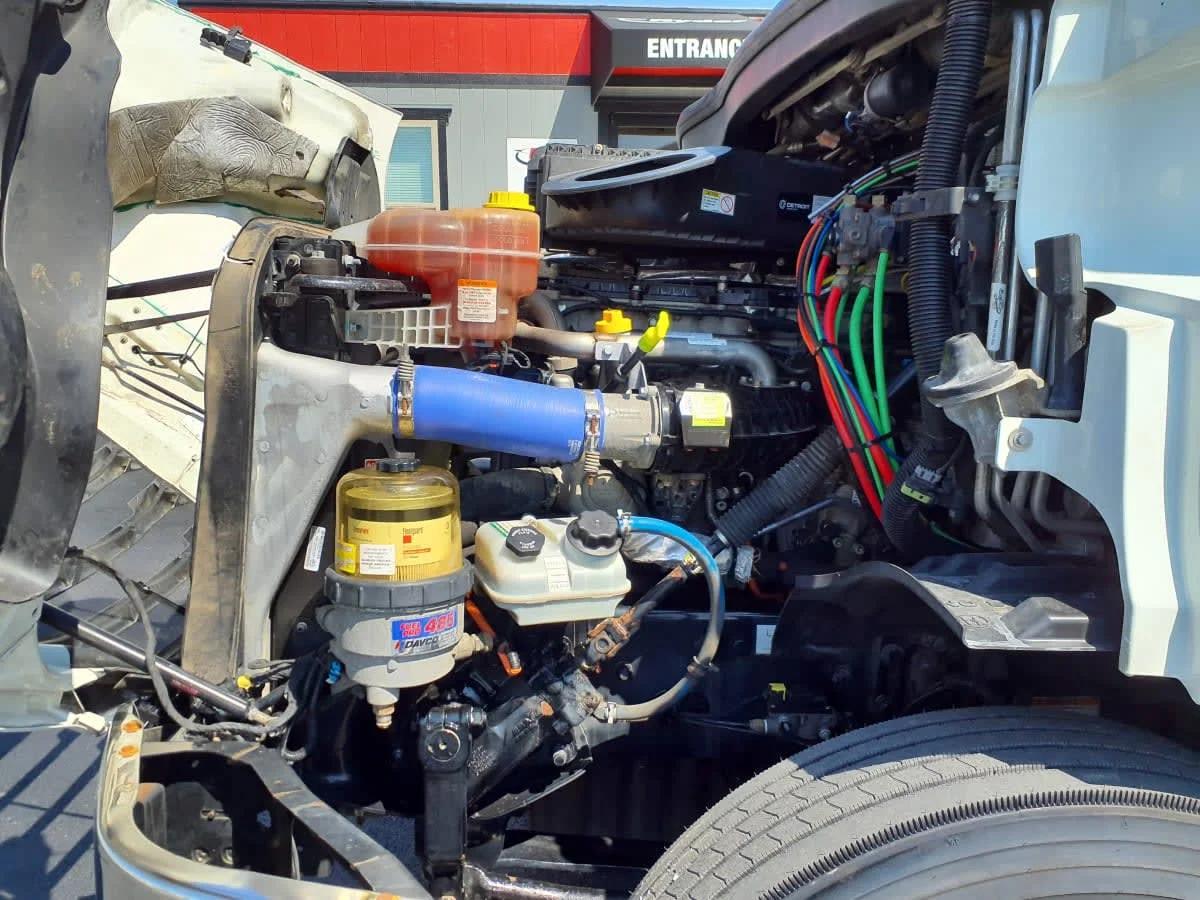 2020 Freightliner Cascadia in Clarksville, IN — photo 9