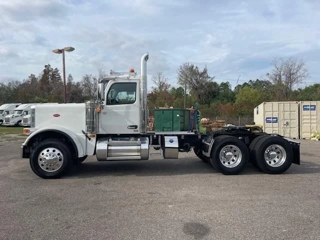 2026 Peterbilt 589 in Tampa, FL — photo 3