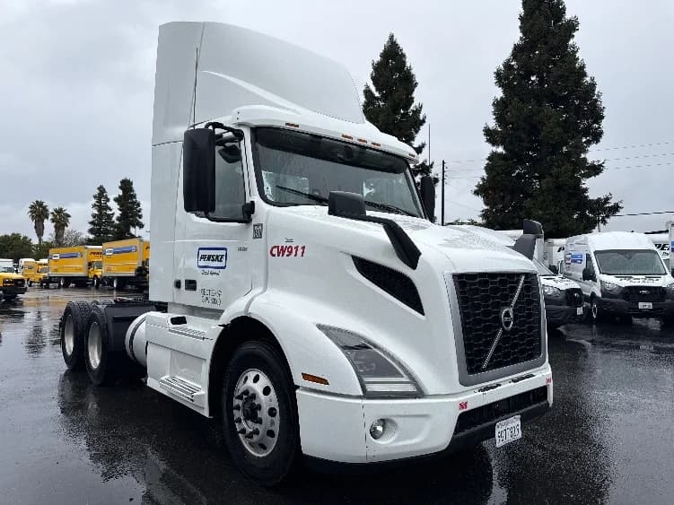 2020 Volvo VNR 640