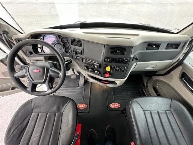 2020 Peterbilt 579 in Pharr, TX — photo 13