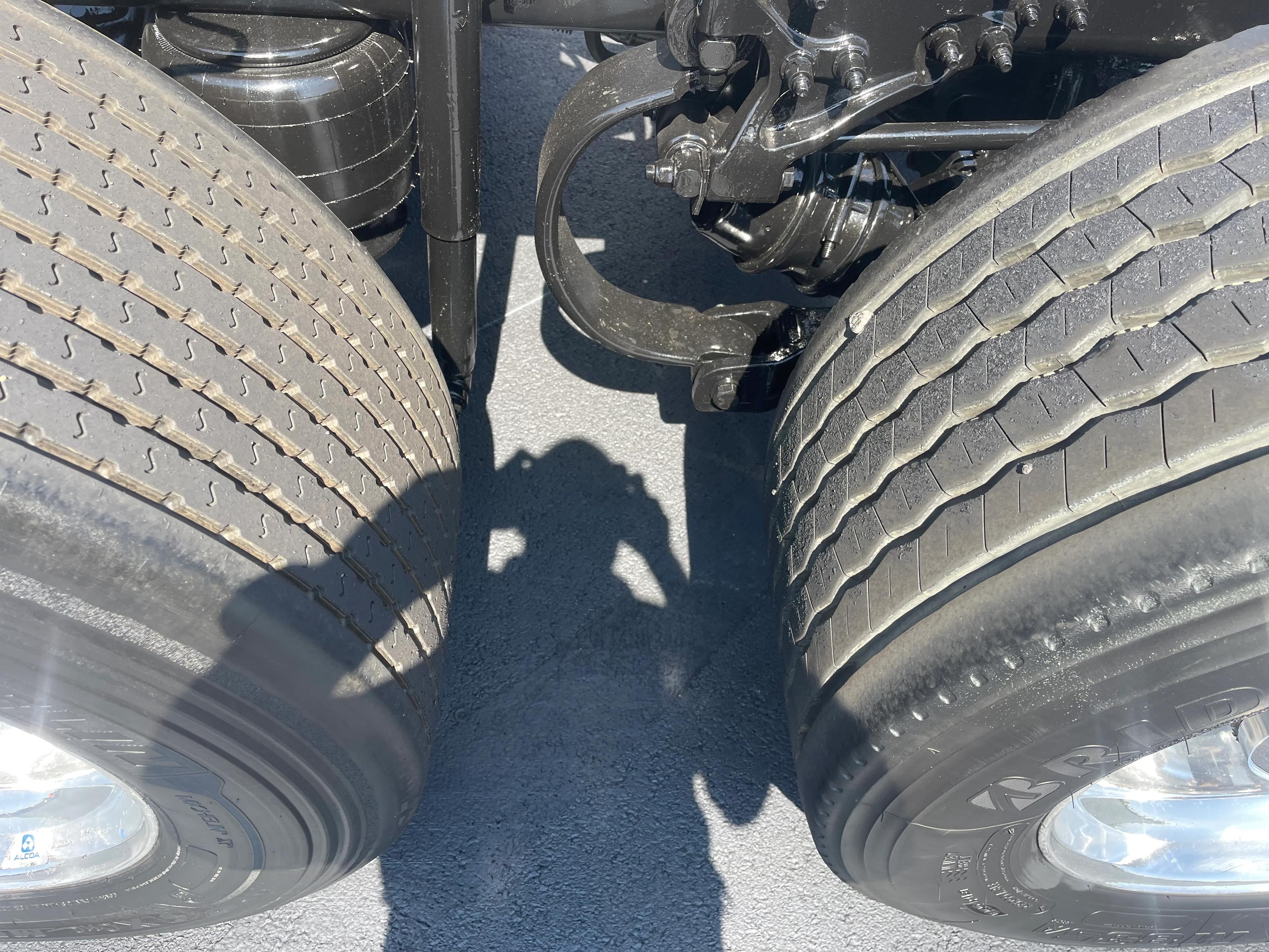 2020 Peterbilt 579 in Cincinnati, OH — photo 13