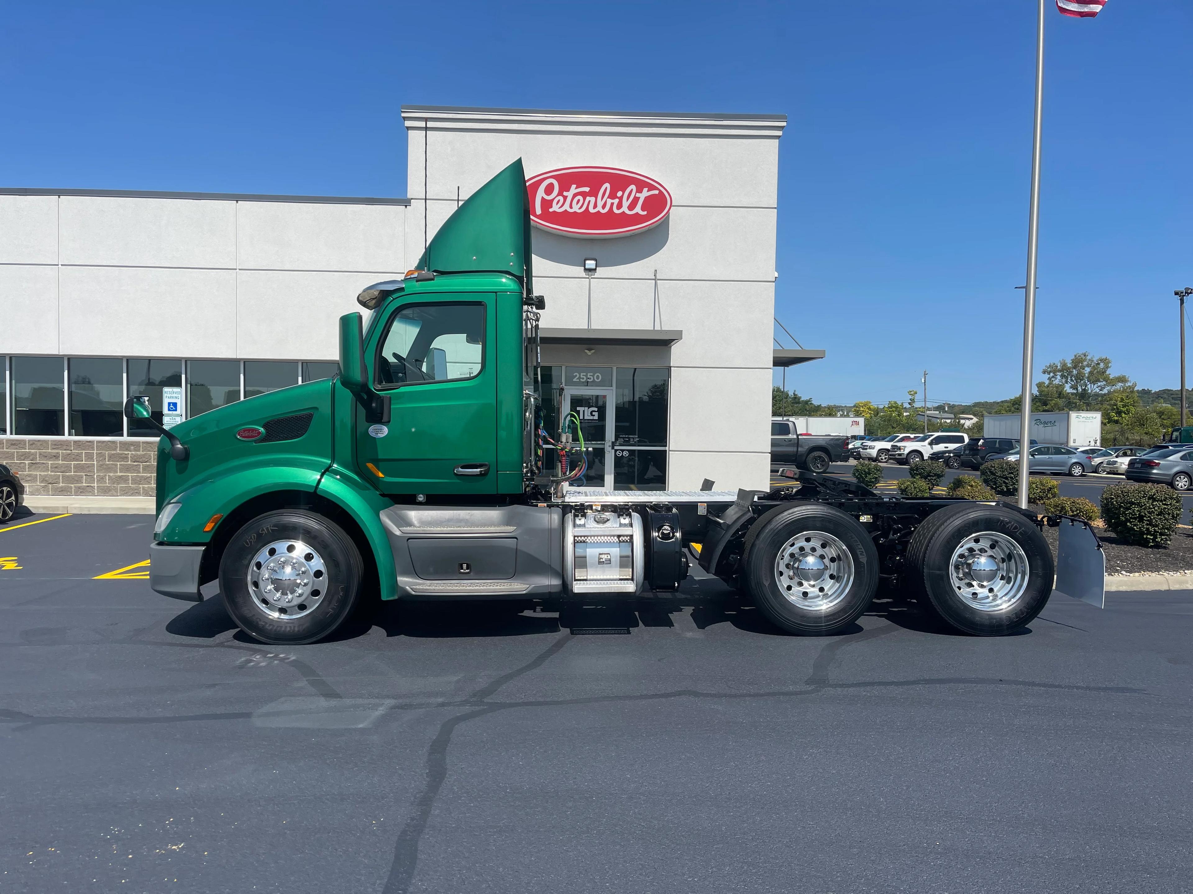 2020 Peterbilt 579 in Cincinnati, OH — photo 2