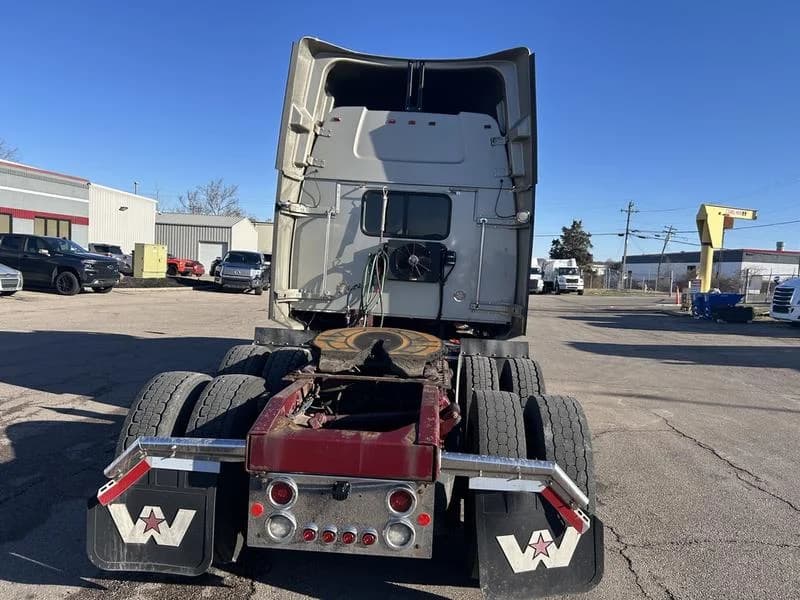 2018 Western Star 5700XE in Cincinnati, OH — photo 4