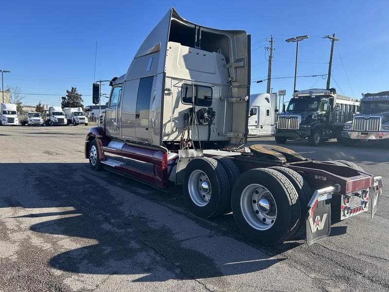 2018 Western Star 5700XE in Cincinnati, OH — photo 6