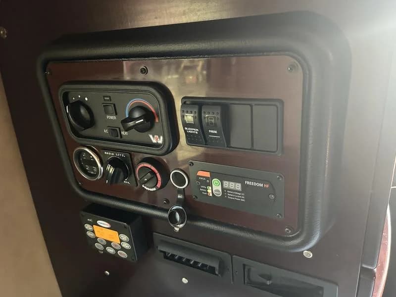 2018 Western Star 5700XE in Cincinnati, OH — photo 16