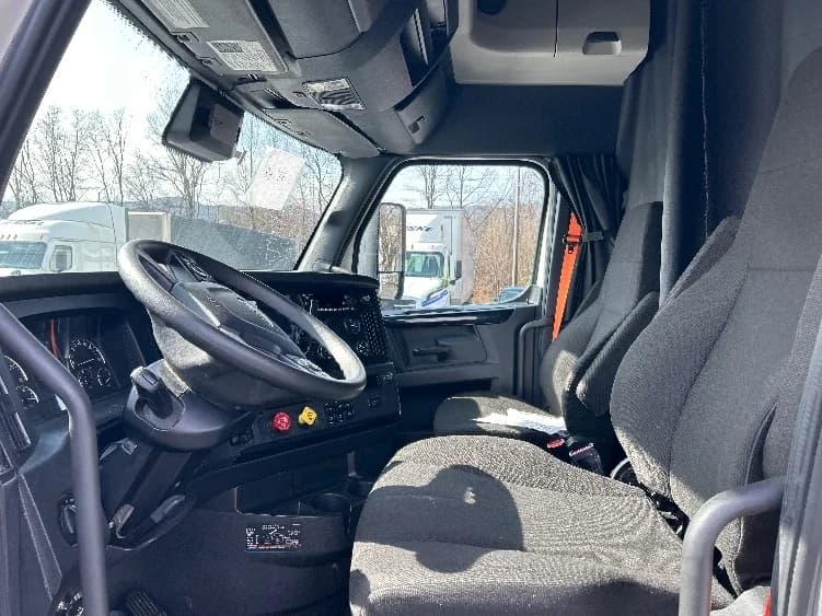 2023 Freightliner Cascadia in Salem, VA — photo 10