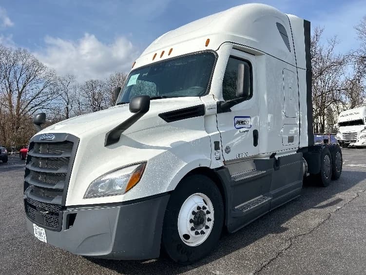 2023 Freightliner Cascadia in Salem, VA — photo 3