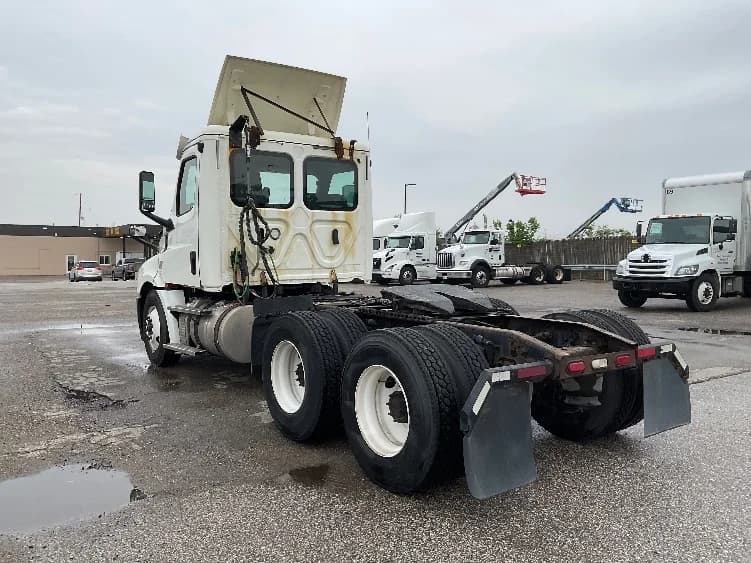 2019 Freightliner Cascadia in Flint, MI — photo 5