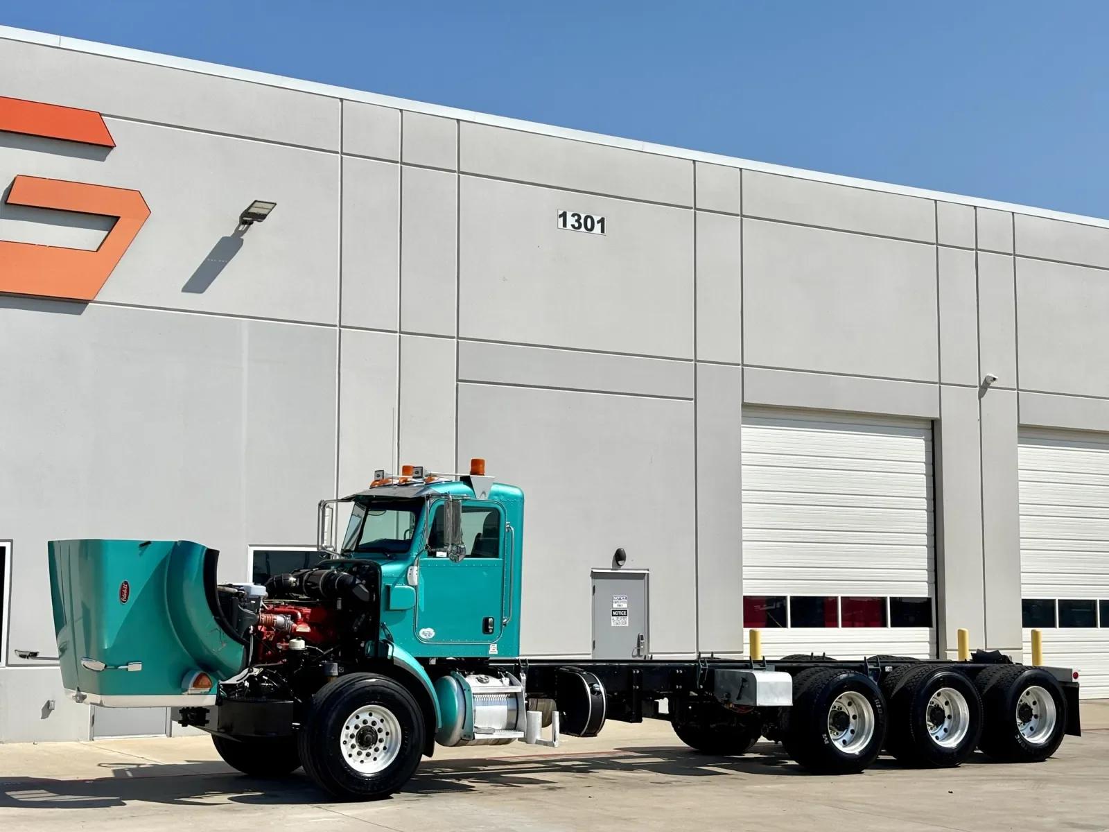 2014 Peterbilt 365 in Hutchins, TX — photo 10