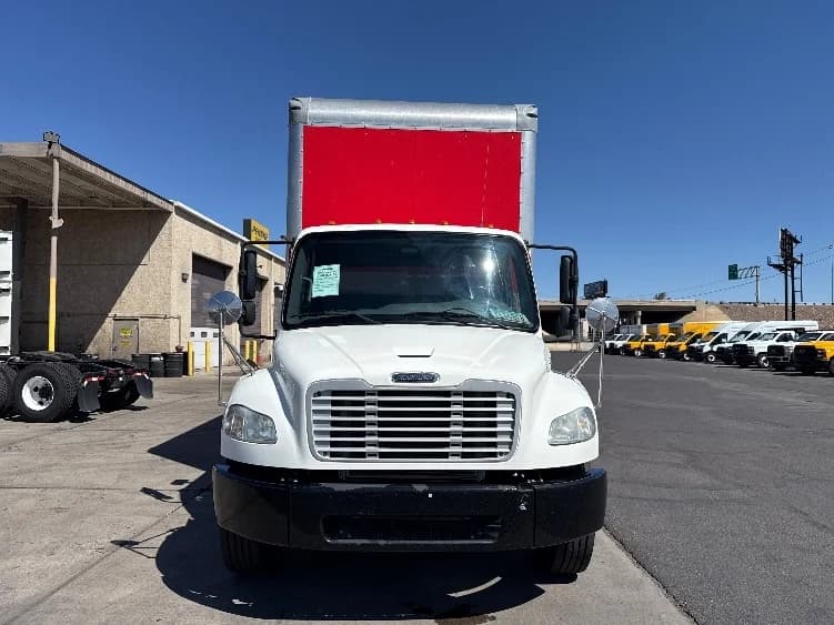 2019 Freightliner M2 106 in Phoenix, AZ — photo 2