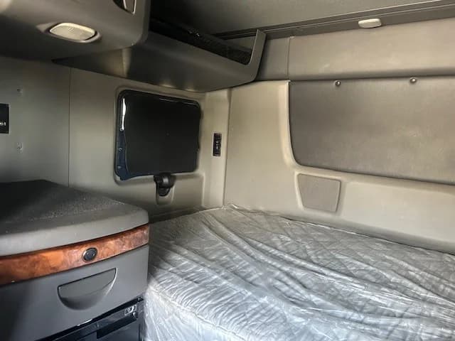 2021 International LT in Charlotte, NC — photo 15