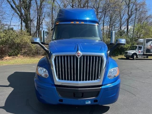 2021 International LT in Charlotte, NC — photo 2